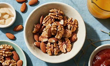 Walnuts vs Almonds: Which Is Healthier?